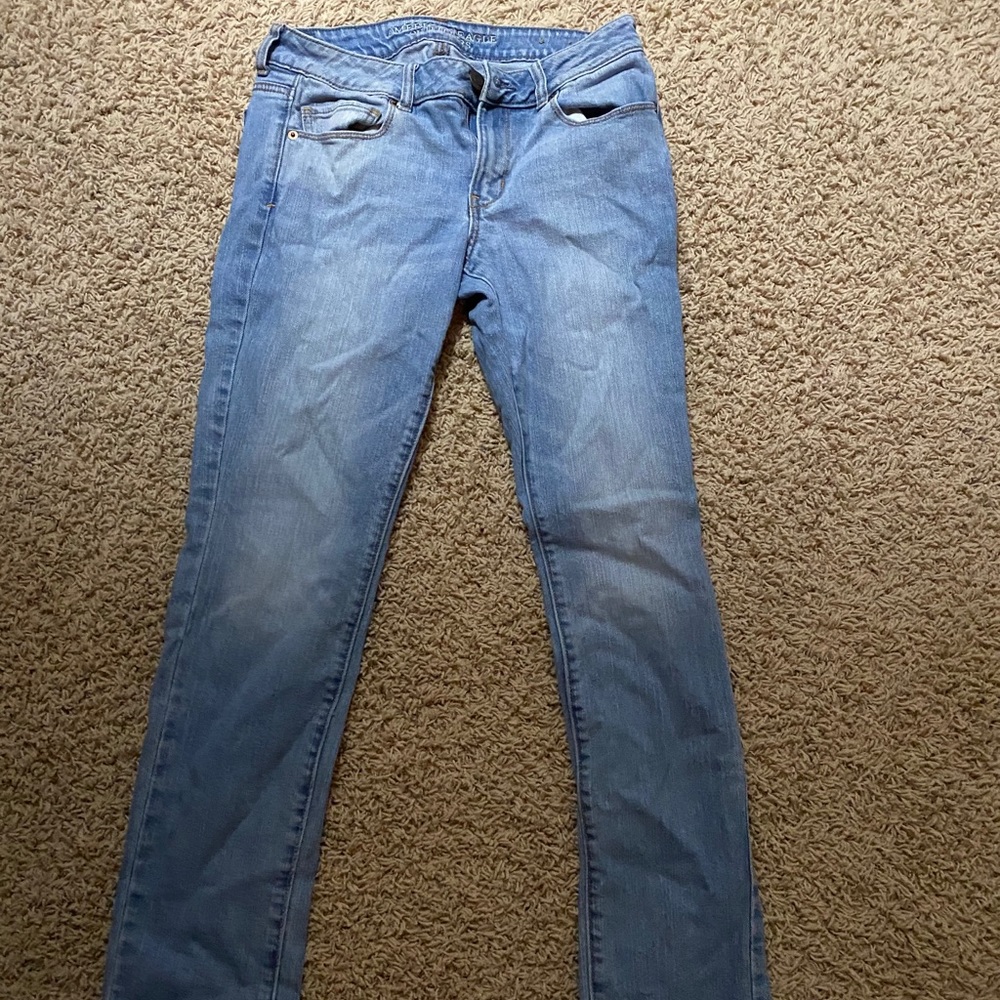 American Eagle light wash skinny jeans